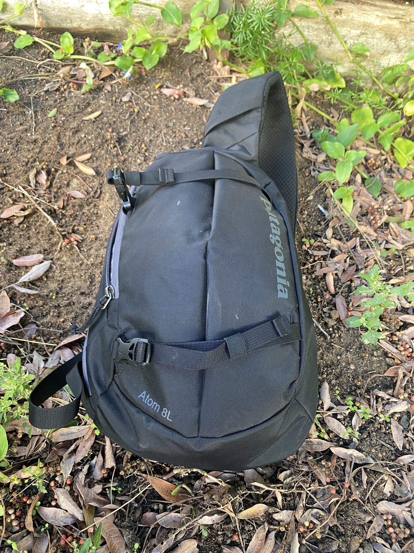 Patagonia Atom 8L sling bag 