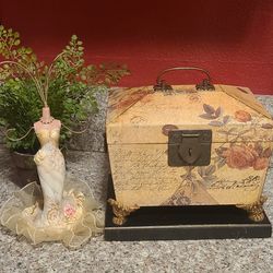 Vanity Jewelry & Makeup Organizers