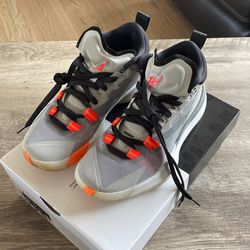 Jordan Zion Youth Size 5