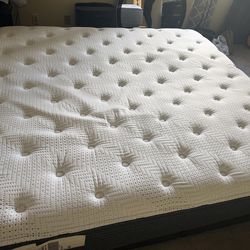 Like-new Beautyrest Pressure Smart King Mattress
