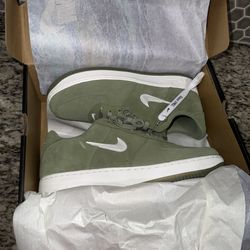 Men’s Nike Air Force 1 Low Retro Oil Green Summit White Size 11 New 