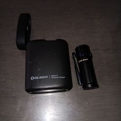 Olight Baton 3 Wireless Charger Flashlight