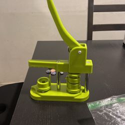 DIY Pin Button Machine (Slightly Used- great condition)