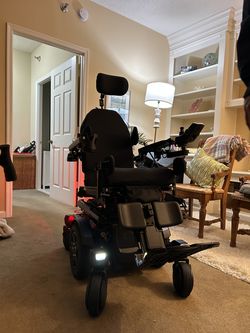 Quantum I-Level Power Wheelchair