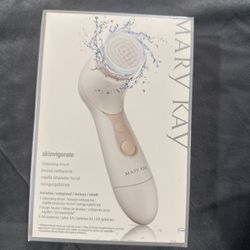 Mary Kay Facial Cleansing Brush – New in Box / Cepillo Facial Nue