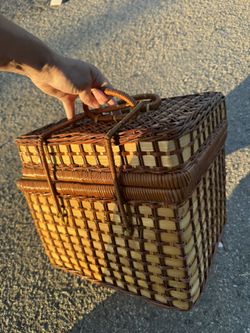 Large Vintage Picnic Wicker Basket