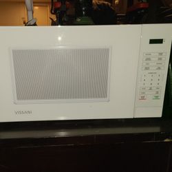 Vissani Microwave (Used) Like New 