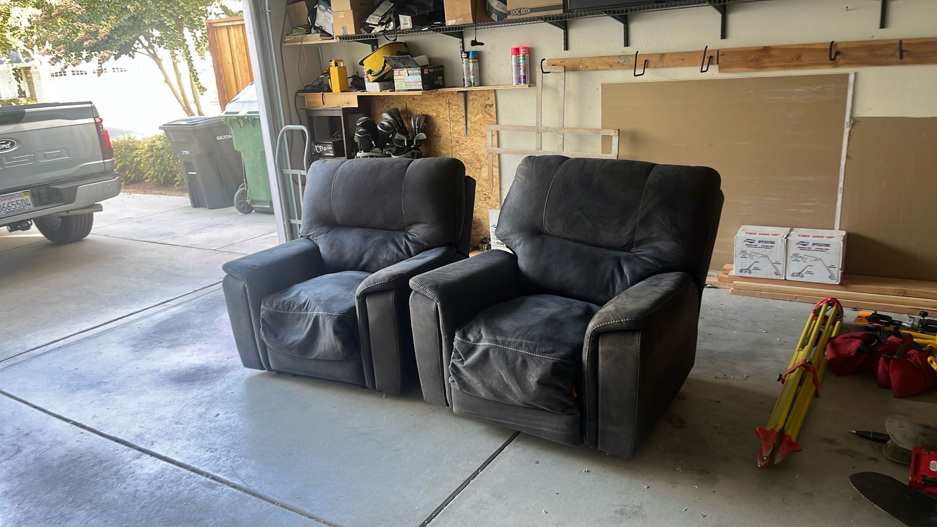 2 Recliners Free