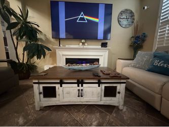 Beautiful white farmhouse PUEBLO coffee table in excellent condition
