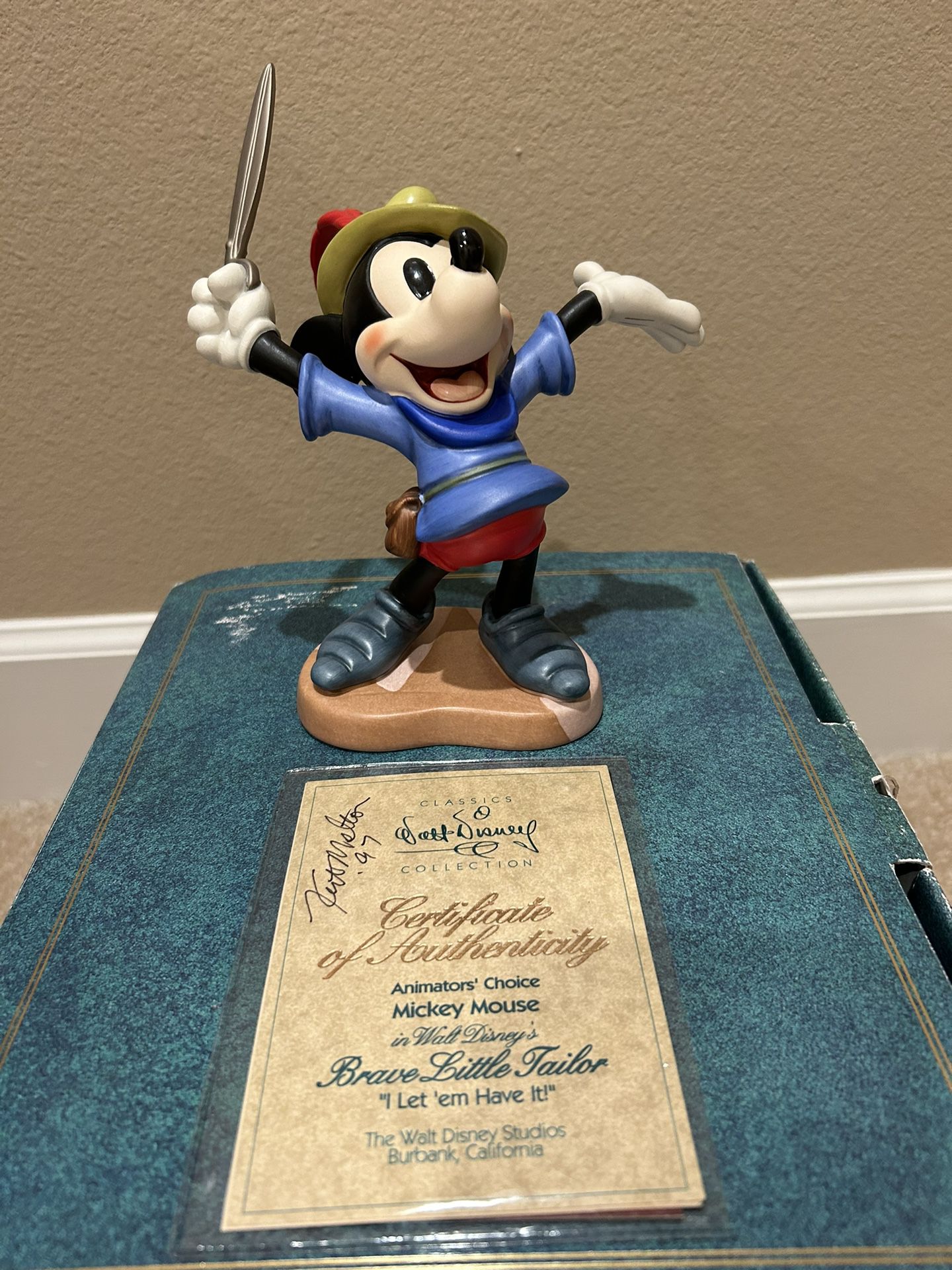 Rare 1993 Walt Disney Collectors Society Mickey Sculpture 