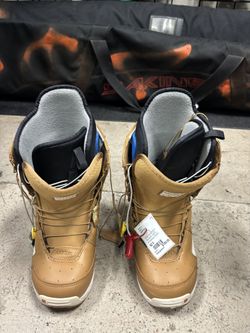 Used Burton Mint Women’s Size 6 Snowboard Boots