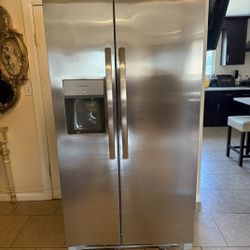 2023 Refrigerator Like New