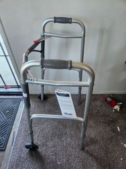 Deluxe folding walker