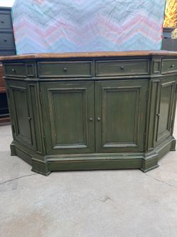 Entertainment stand (staging furniture)