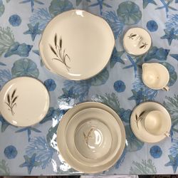Vintage Dinner Ware    6 Piece. Plus Large Serving Plate. Sugar Bowl And Creamer 