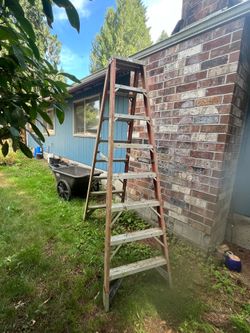 Werner 8’ fiberglass step ladder