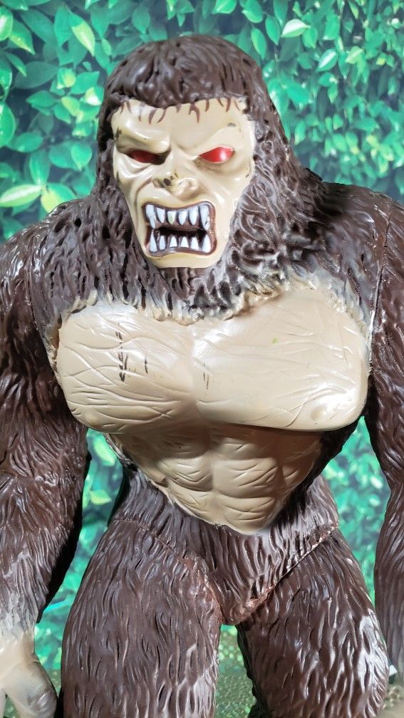 BIGFOOT Sasquatch 16" Tall Vinyl Figure Animal Planet Toys R Us 2015