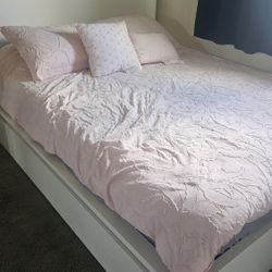 Bed And Dresser_Queen 