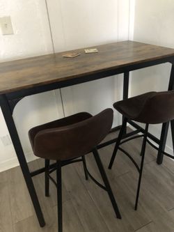 Table With 4 Chair 
