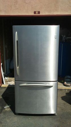 Refrigerador MARCA GE dos puertas medida especial 32x68 3 meses d garantía Delivery Free