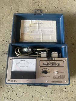 Vintage Thermal Engineering Vak-Check Electronic Vacuum Gauge Model 4501 with Case