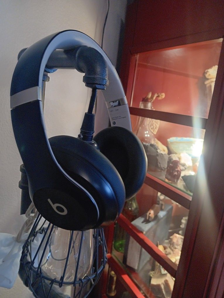 Beats - Studio Pro - Over-the-Ear Headphones