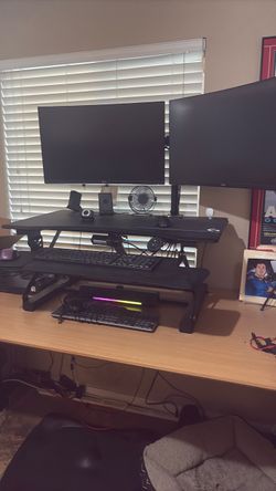 Standing desk pc setup