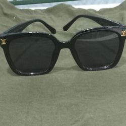Louis Vuitton Women's Sunglasses 😎 