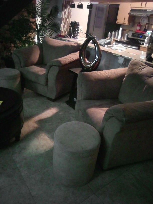 Large Living Room Chairs