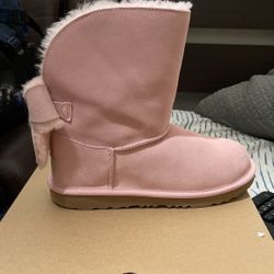 KIDS SIZE 6 CLASSIC UGG CUFFED BOW 