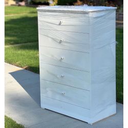 5 drawers dresser/ Five drawers dresser