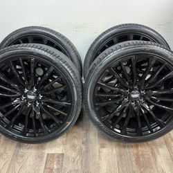 NEW 24 inch Gm style wheels wrapped in lexani 305/35r24 tire