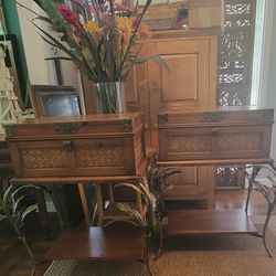 Pair Of Night Stand Tables 