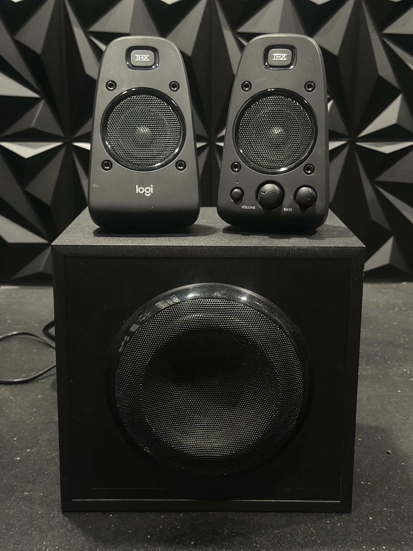 Logitech Z625 Home Speaker System, 2.1 Speaker
