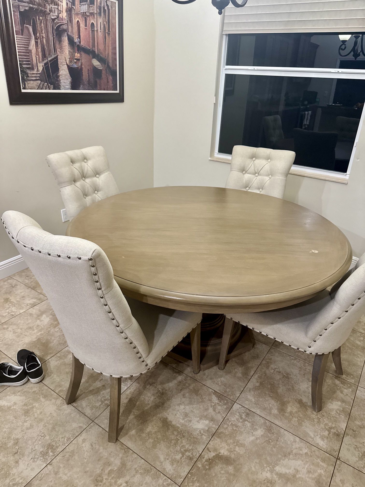 Round Table With 4 Chairs