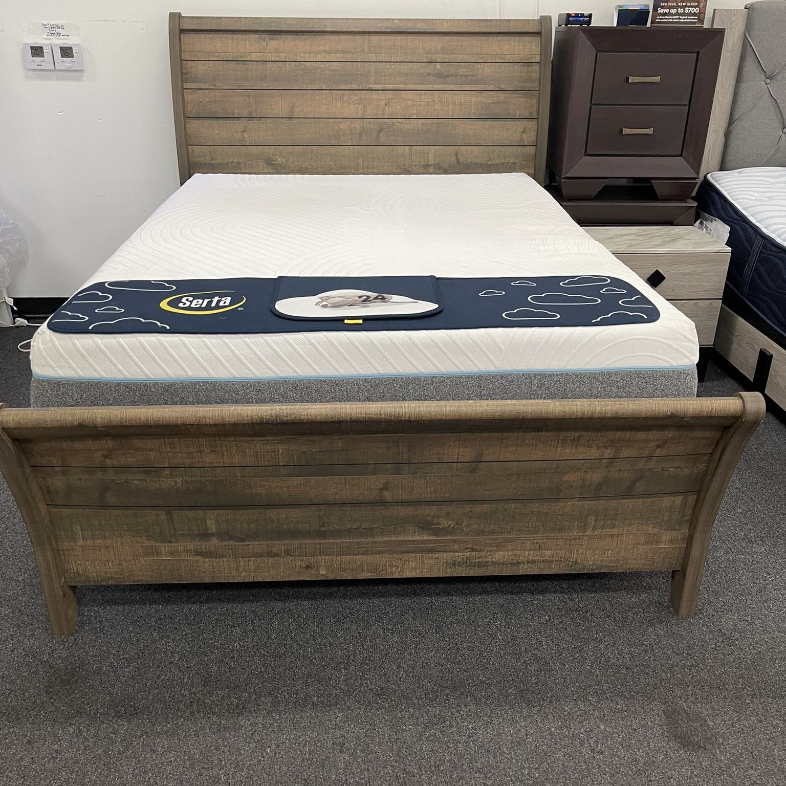 🔥🔥QUEEN SIZE BED FRAME SOLID  WOOD 🔥🔥