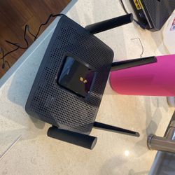 Linksys EA8300 Max-Stream: AC2200 Tri-Band Wi-Fi Router for Wireless Home Network, Uninterrupted Gaming and Streaming, MU-MIMO (Black) 