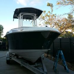 2017 Robalo R222 (FINANCING!!)