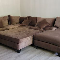 Like New XL L shape Couch Chaise Lounge Ottoman