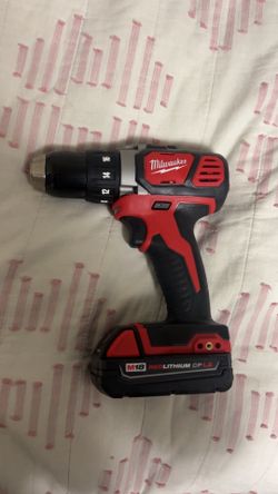 Milwaukee m18 drill with battery