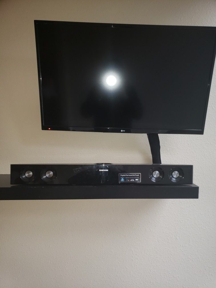 Upstar TV 32 Inch With Wall Mount Have Roku As Well Up