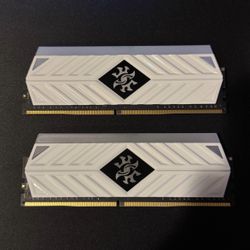 XPG 16 gb ddr4  3200 MHz 