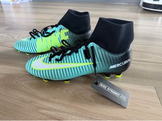 Women’s Nike Mercurial Dynamic Fit Soccer Cleats Size 8 - New with Tags -