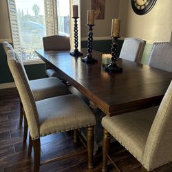 Solid Wood Adjustable Dining Table + 6 Upholstered Chairs – Excellent Condition 