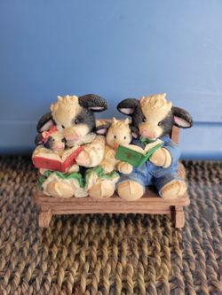 Vintage 1998 Enesco Mary Moo Moos Famoo-lies Are For-heifer Figurine