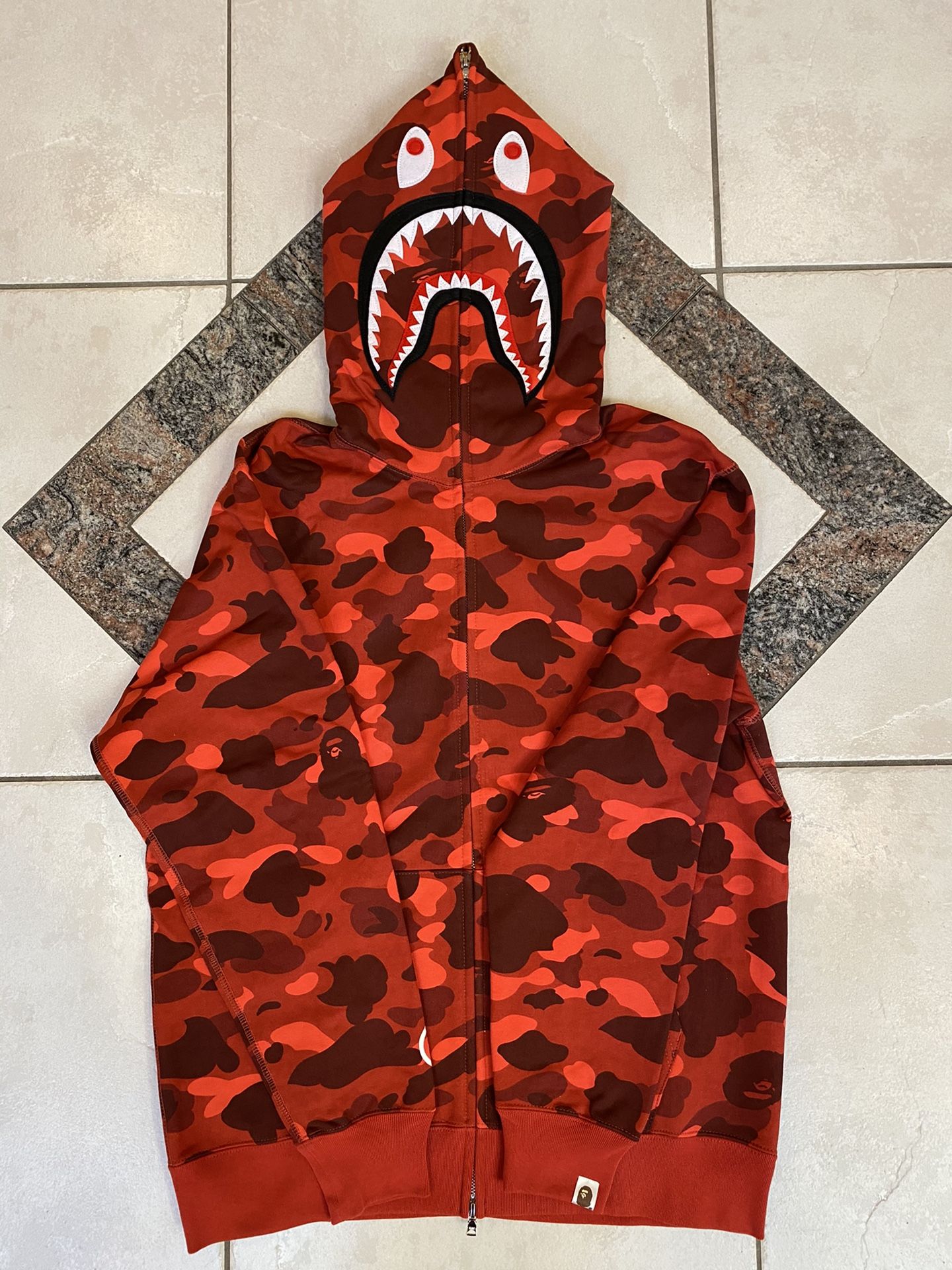 BAPE RED CAMO SHARK HOODIE SZ(L)