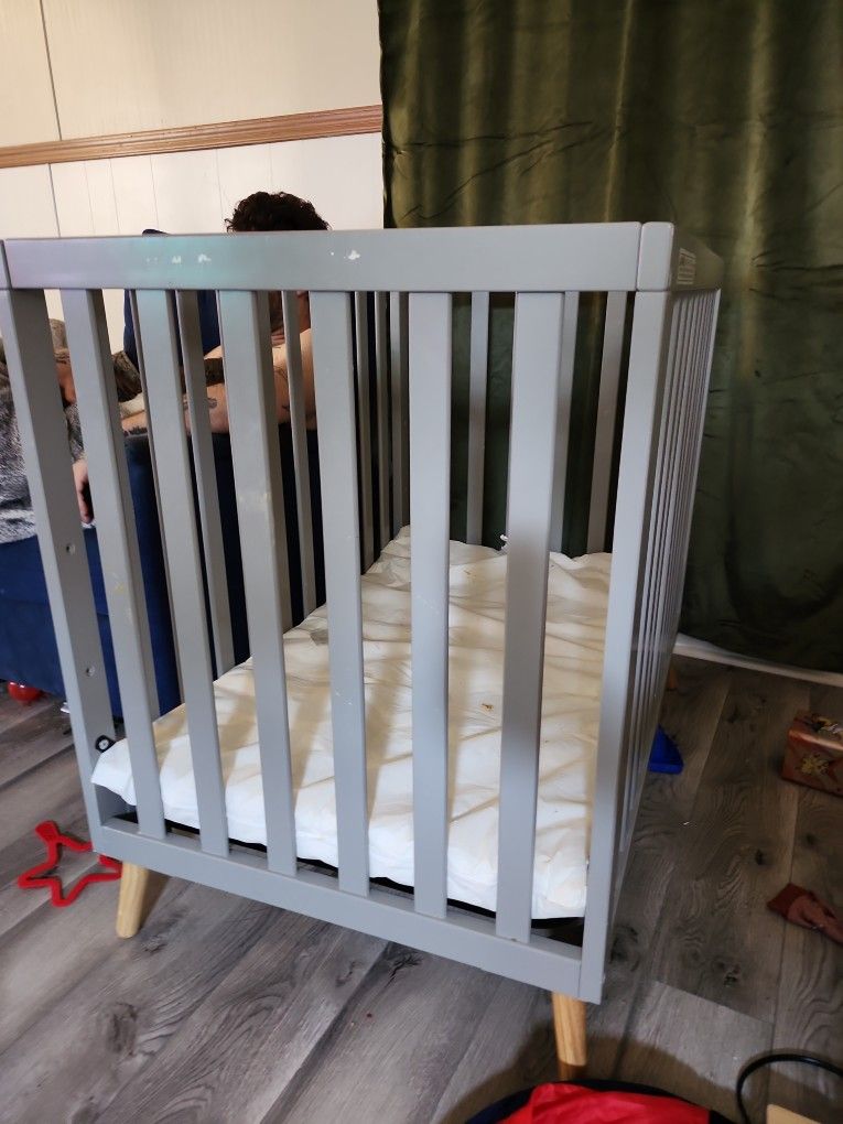 Grey Crib Adjustable Heights