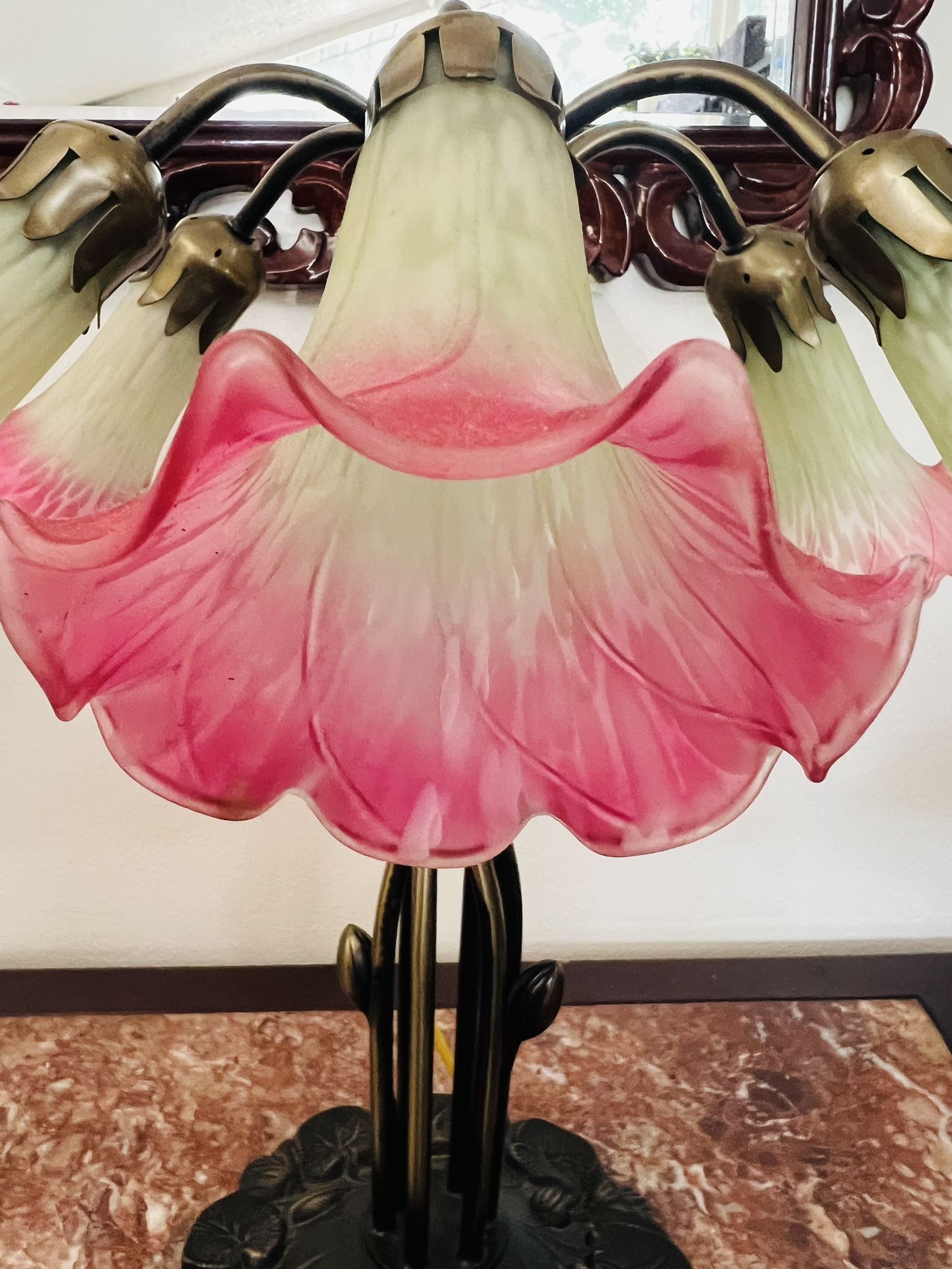 Vintage Medya Tiffany Style Pink/White Lilly pond Table Lamp.