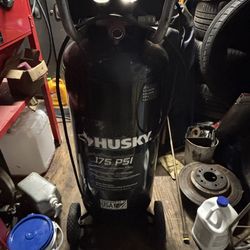  Husky 20 gal 175 PSI Portable Air Compressor