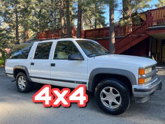 4x4 Chevy Suburban CLEAN TITLE